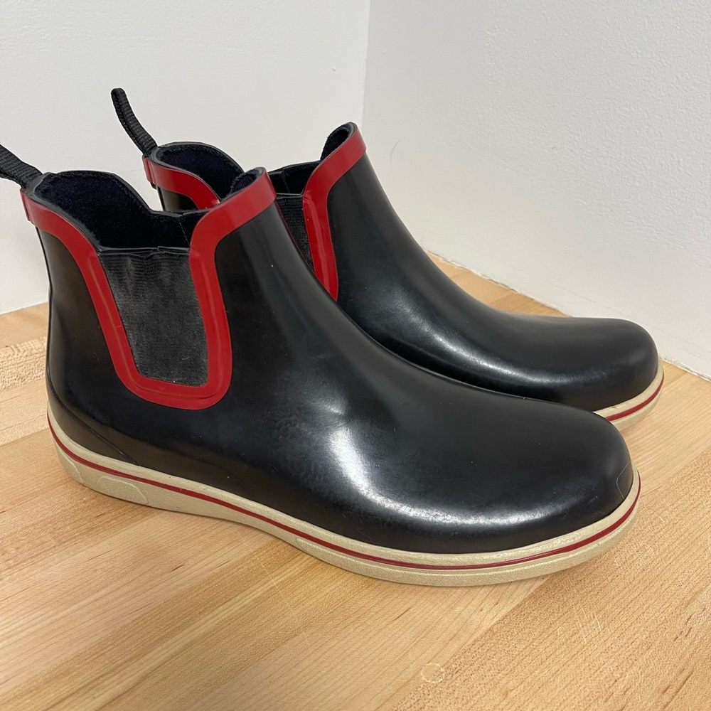 Eddie Bauer Rain Boots size 8 Black with Red trim